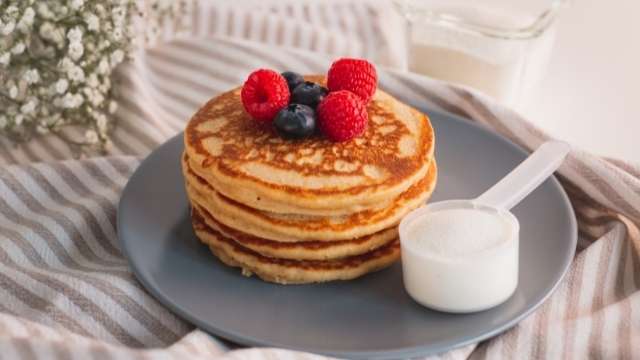 hot cakes de proteian como uno de los deliciosos snacks